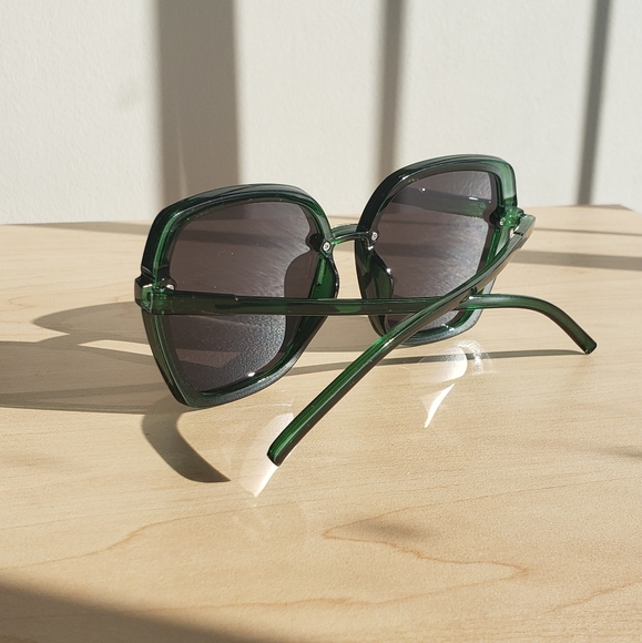 Green frame sunglasses - Picture 2 of 3